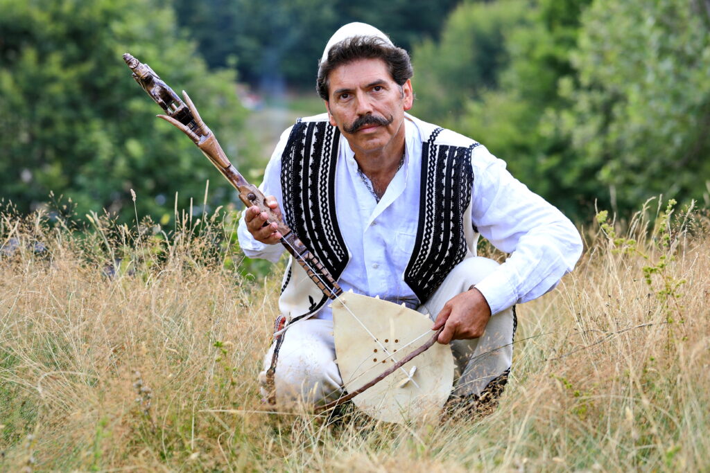 Pretash Nilaj - Lahutar
