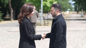 Spiropali dënon sulmet masive në Ukrainë dhe njofton vizitë në Kiev gjatë javës Elisa Spiropali dhe Volodymyr Zelenskyy